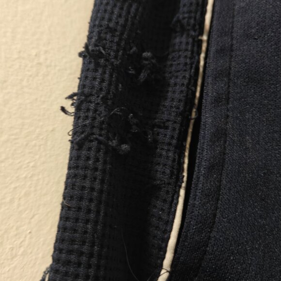 Men's Everlast blue shorts. Used. Size small. - Picture 6 of 6